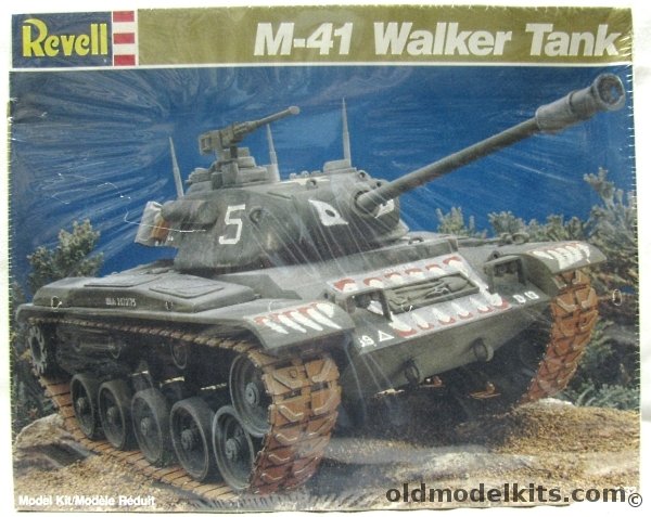 Revell 1/32 M-41 (M41) Walker Bulldog Light Tank - (ex Renwal), 8003 plastic model kit